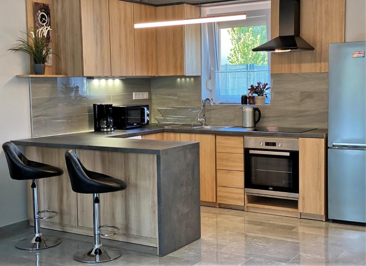 Otium Wellness Apartmanhaz 벌러토너커러처 외부 사진